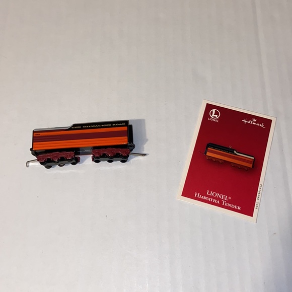 Hallmark Keepsake Christmas Ornament Lionel Train Hiawatha Tender - Picture 7 of 10